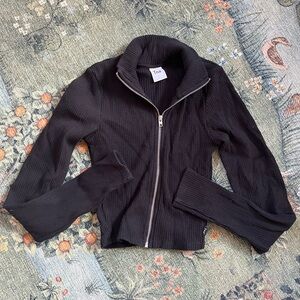 Aritzia TNA cropped zip up